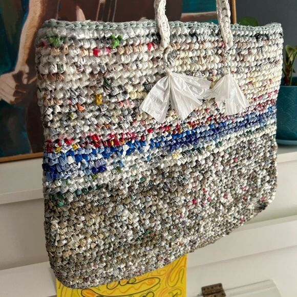 Hand crafted Woven Plastic Bag Eco-Friendly Multicolor Tote Bag 16" x 13" - Picture 6 of 16